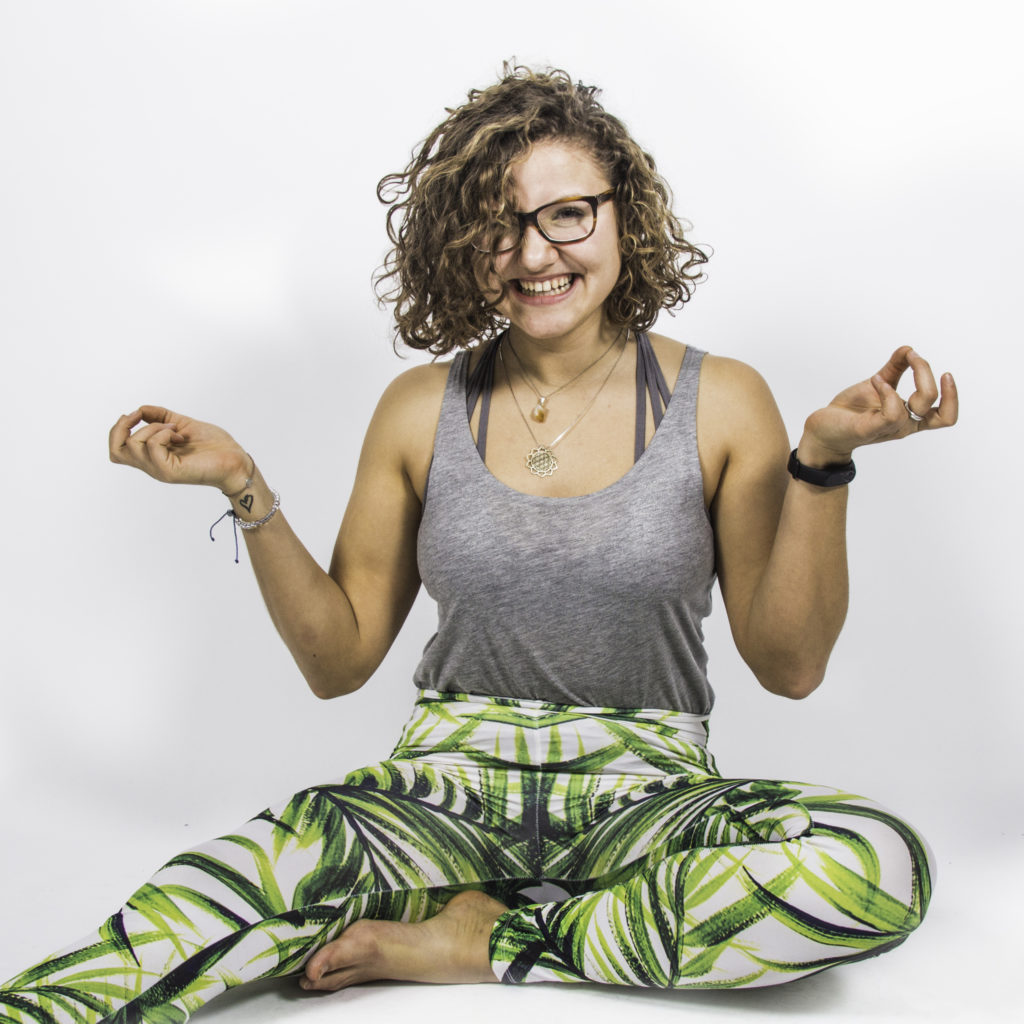 Yogi mit Pflanzenleggings